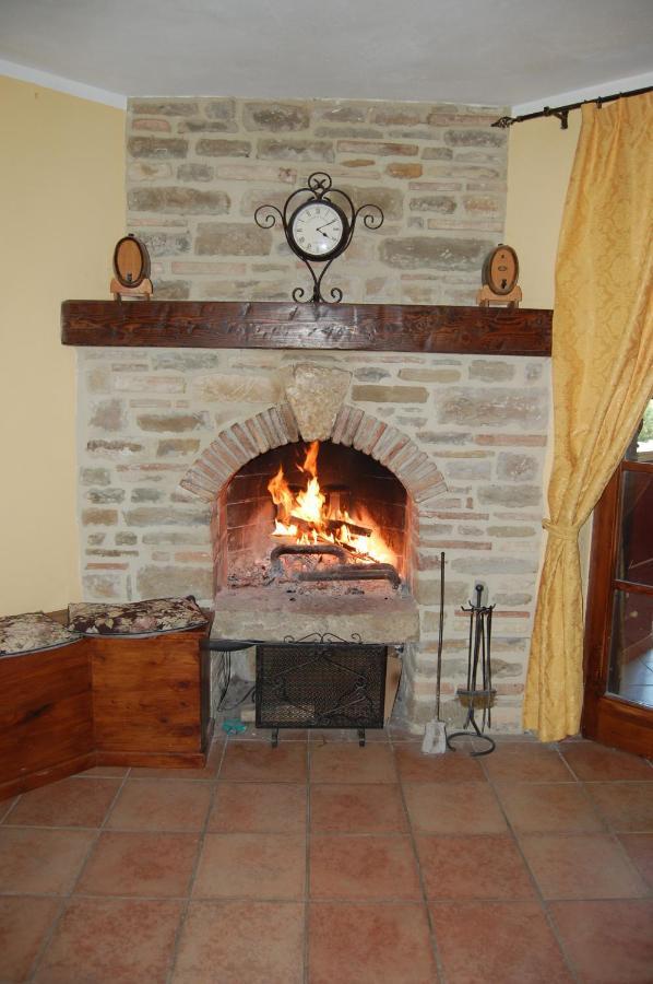 Agriturismo Countryhouse Le Giare Gubbio Exterior photo